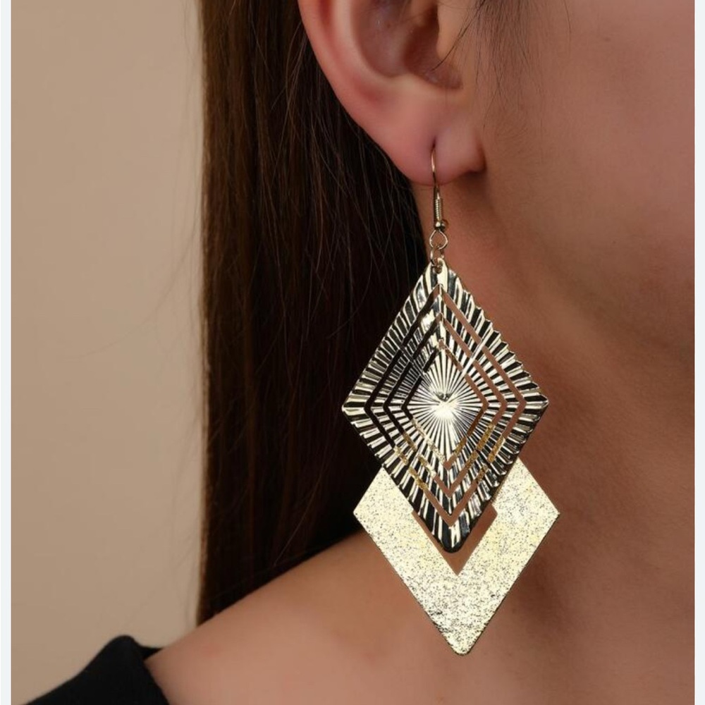 Elegant Gold Geometric Earrings